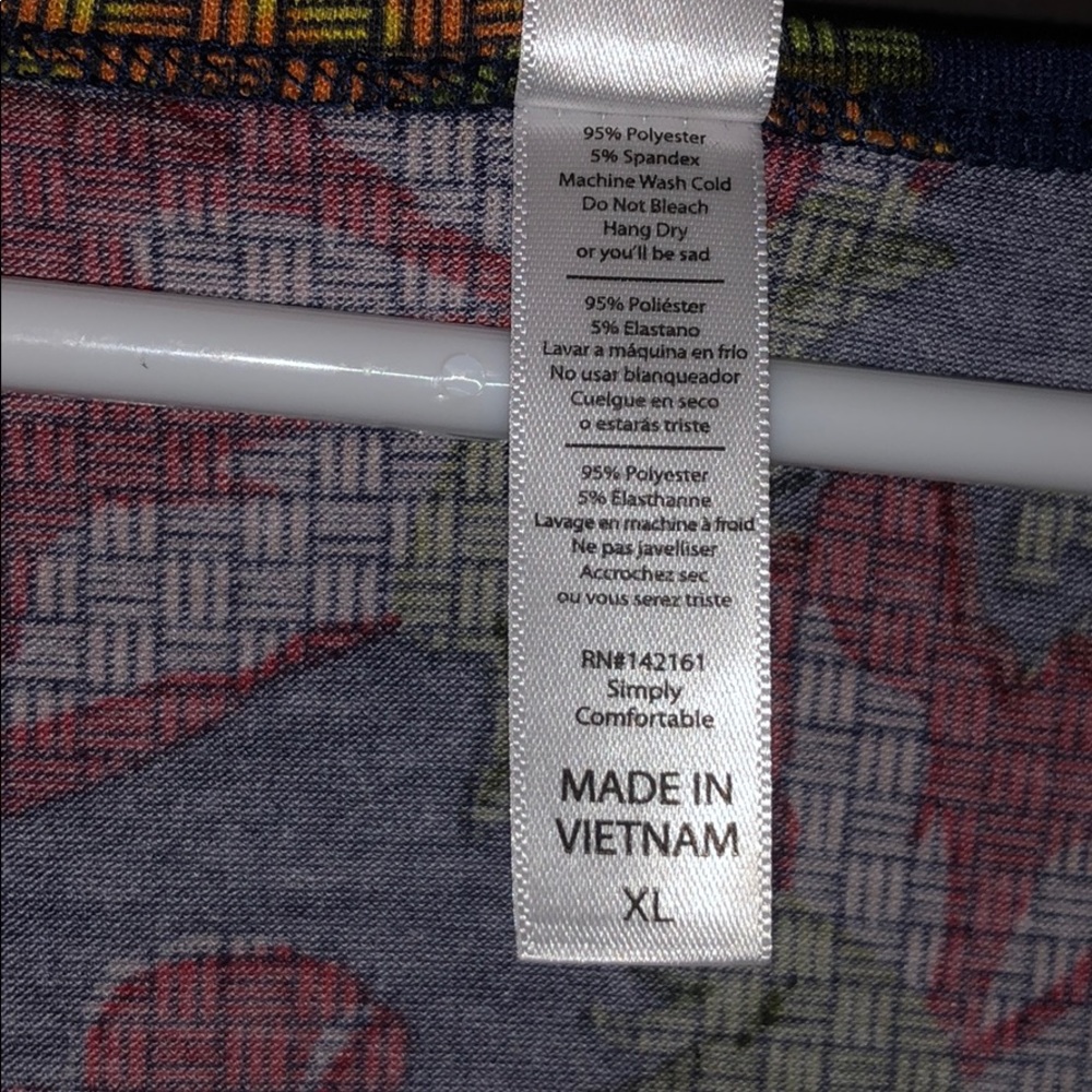 Lularoe Classic tee xl - Picture 3 of 4